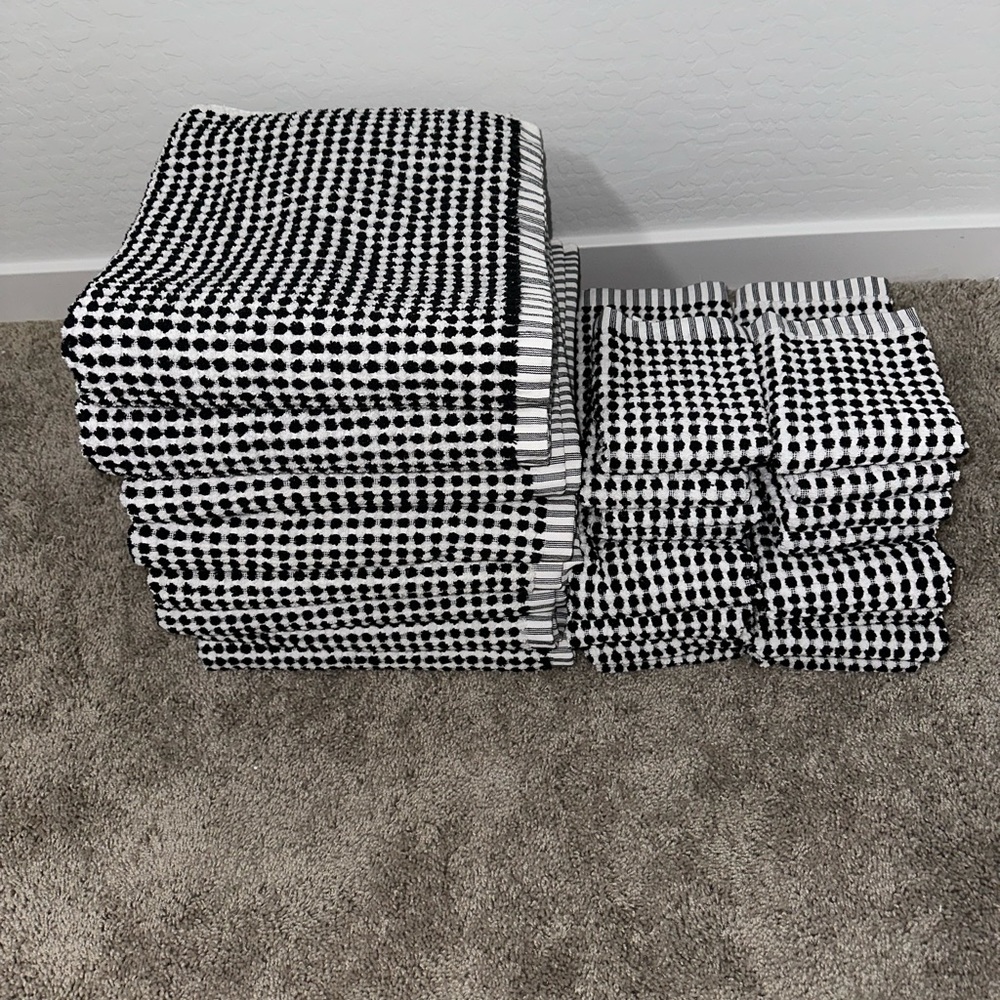 DKNY gingham towel set